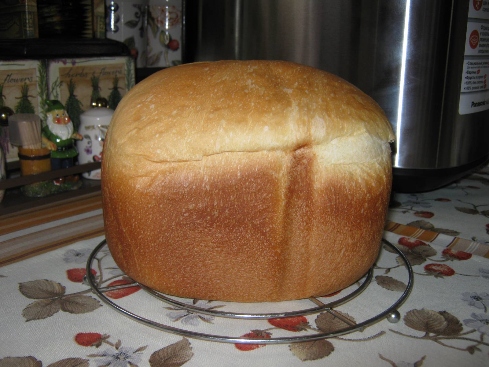 Senape e pane al latte in una macchina per il pane