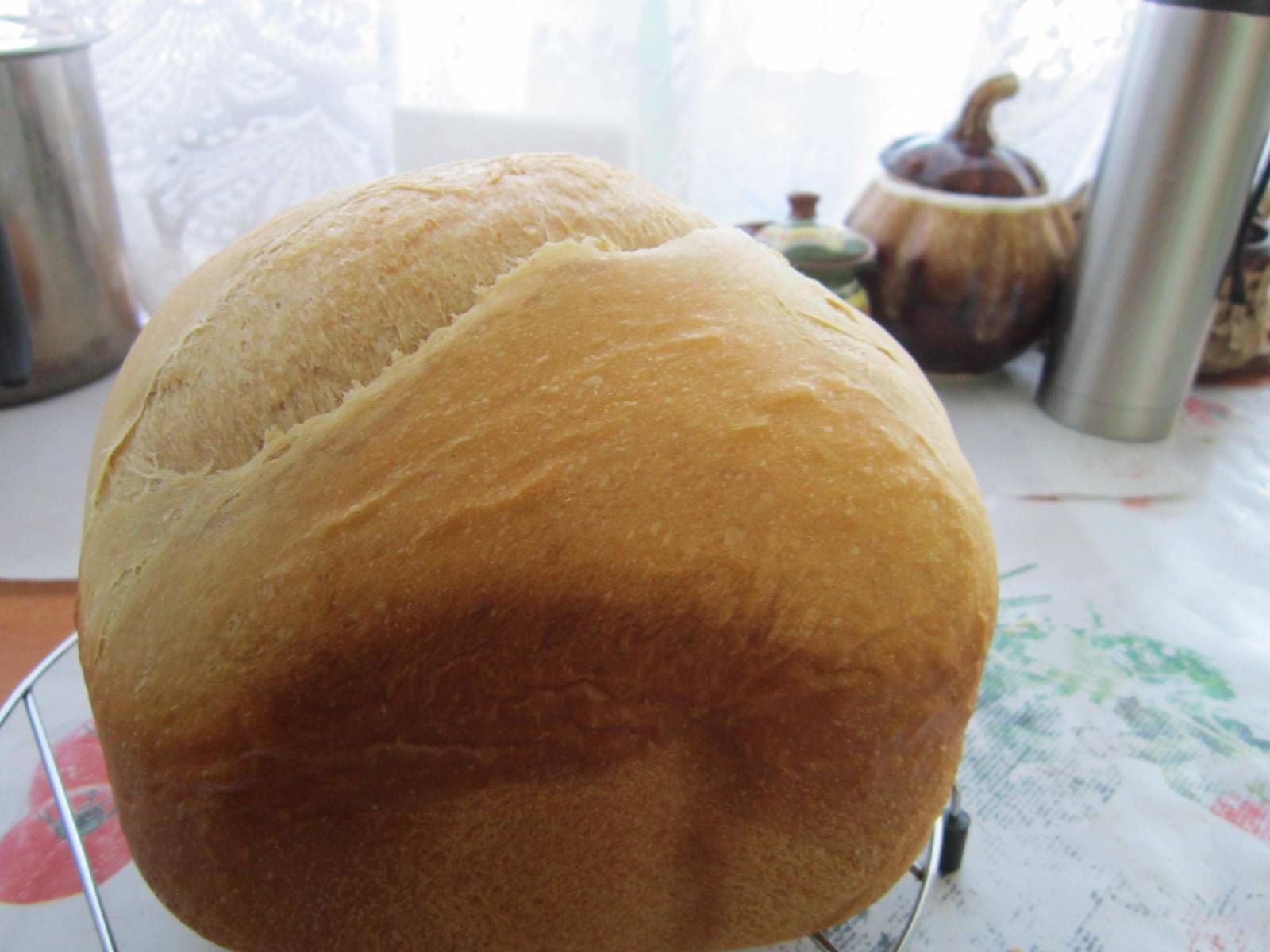 Senape e pane al latte in una macchina per il pane