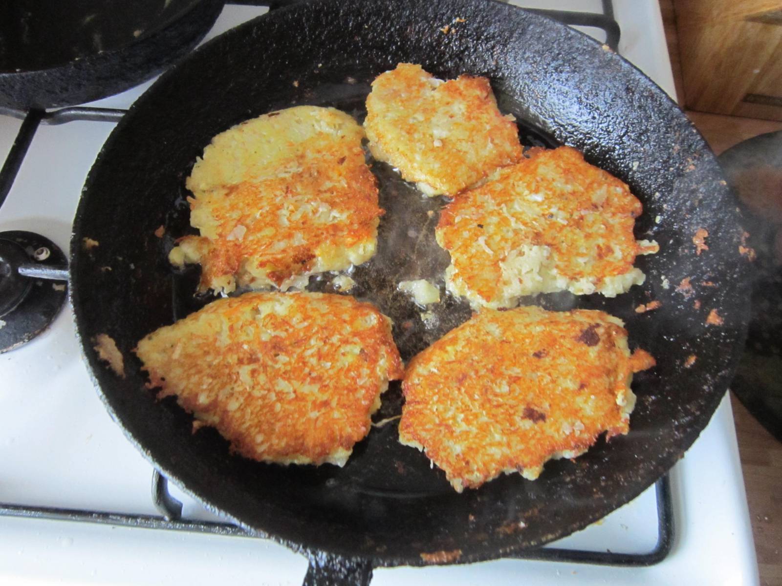 Mga patatas na pancake (pancake) Maanghang