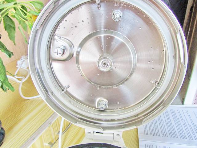 Testare la pentola a pressione multicooker Brand 6051