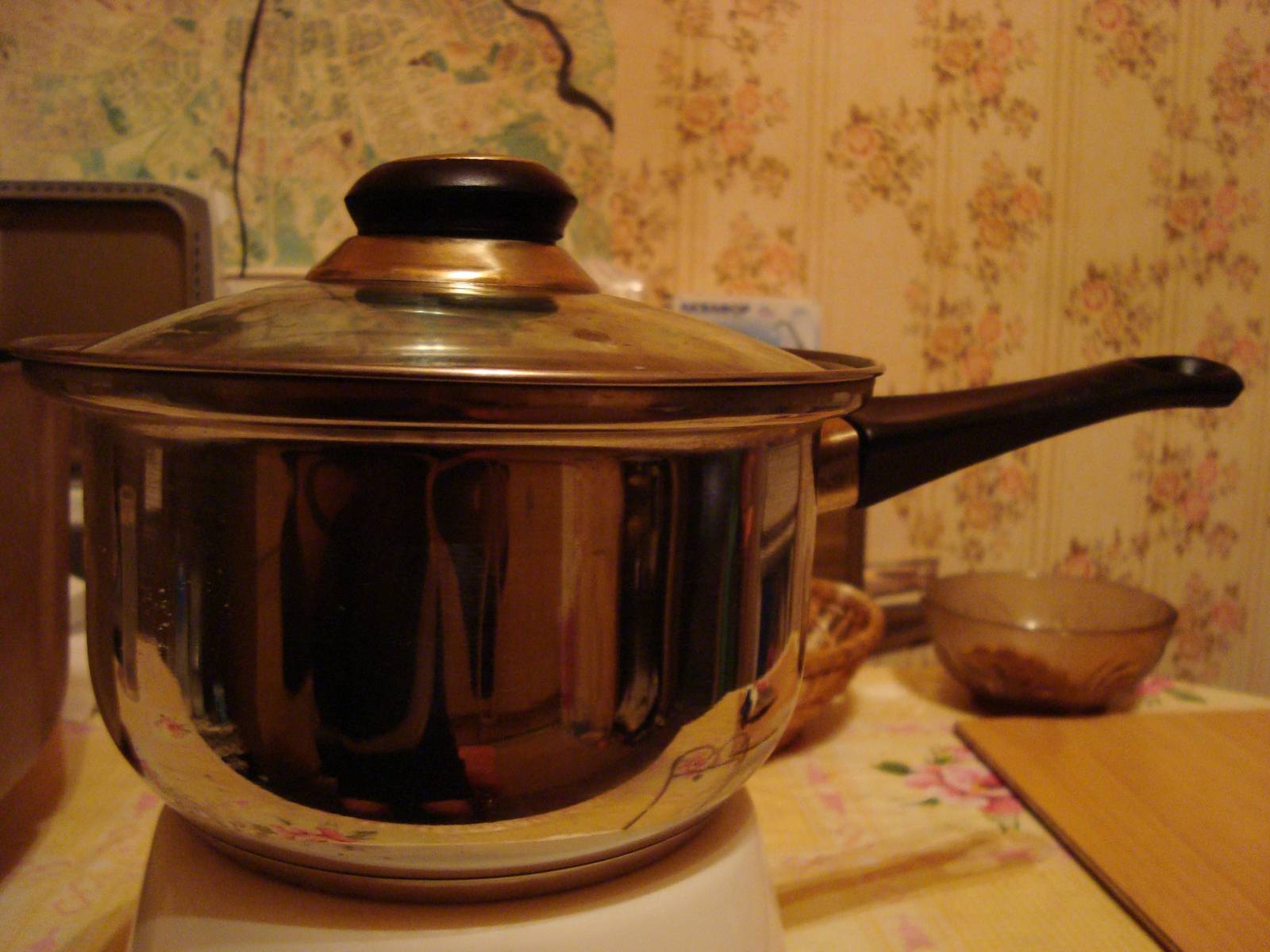 Cooking utensils (pots, pans, lids) (2)