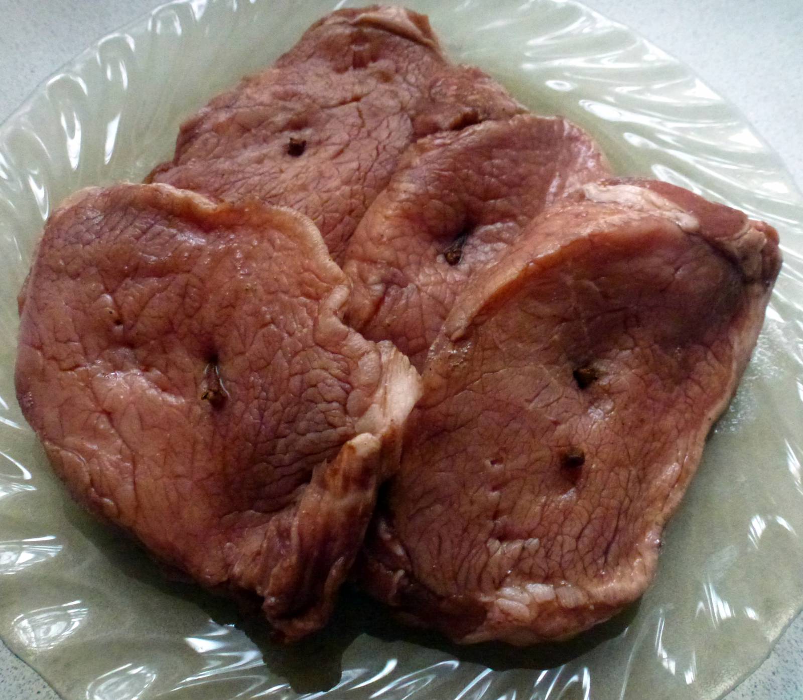 لحم الخنزير الحار مع النبيذ والثوم (Carne de vinha d'alhos a moda da Madeira) في قدر الضغط متعدد الطهي 6051