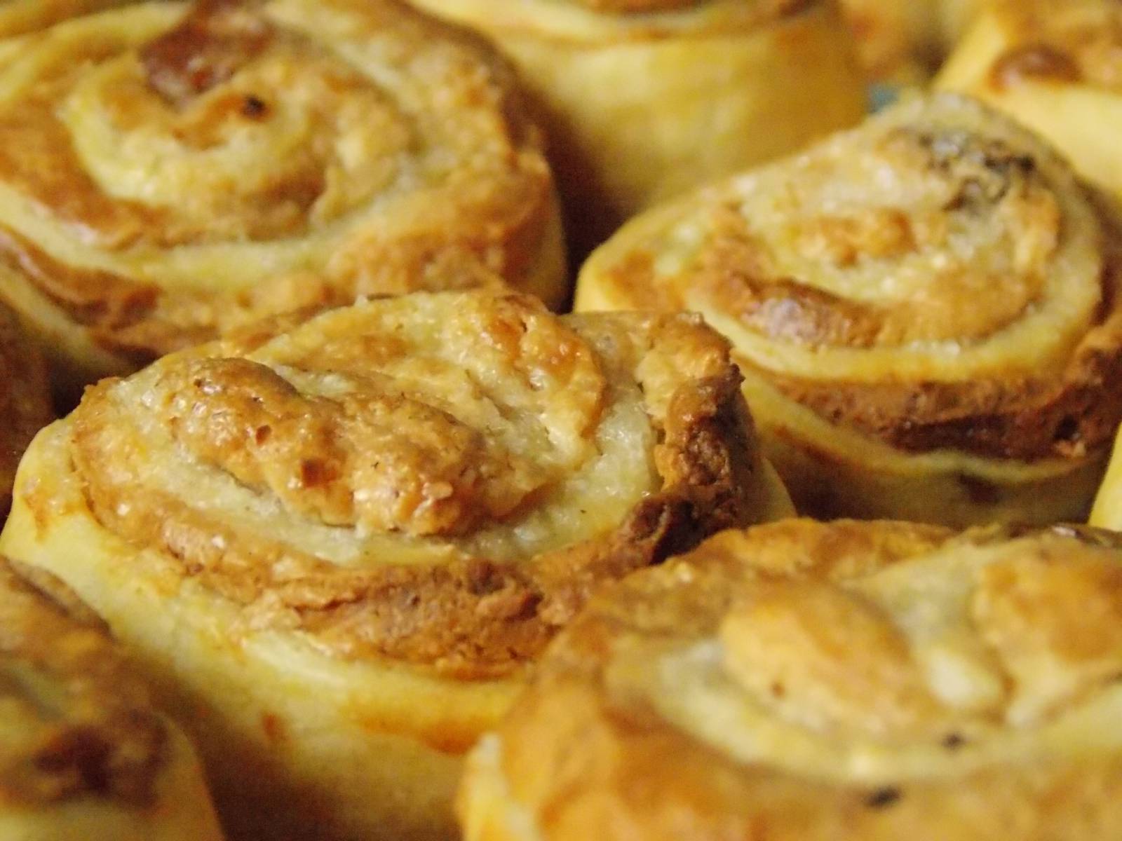 Bollos con requesón, canela y miel