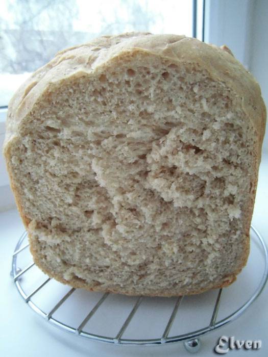 Pane contadino in una macchina per il pane