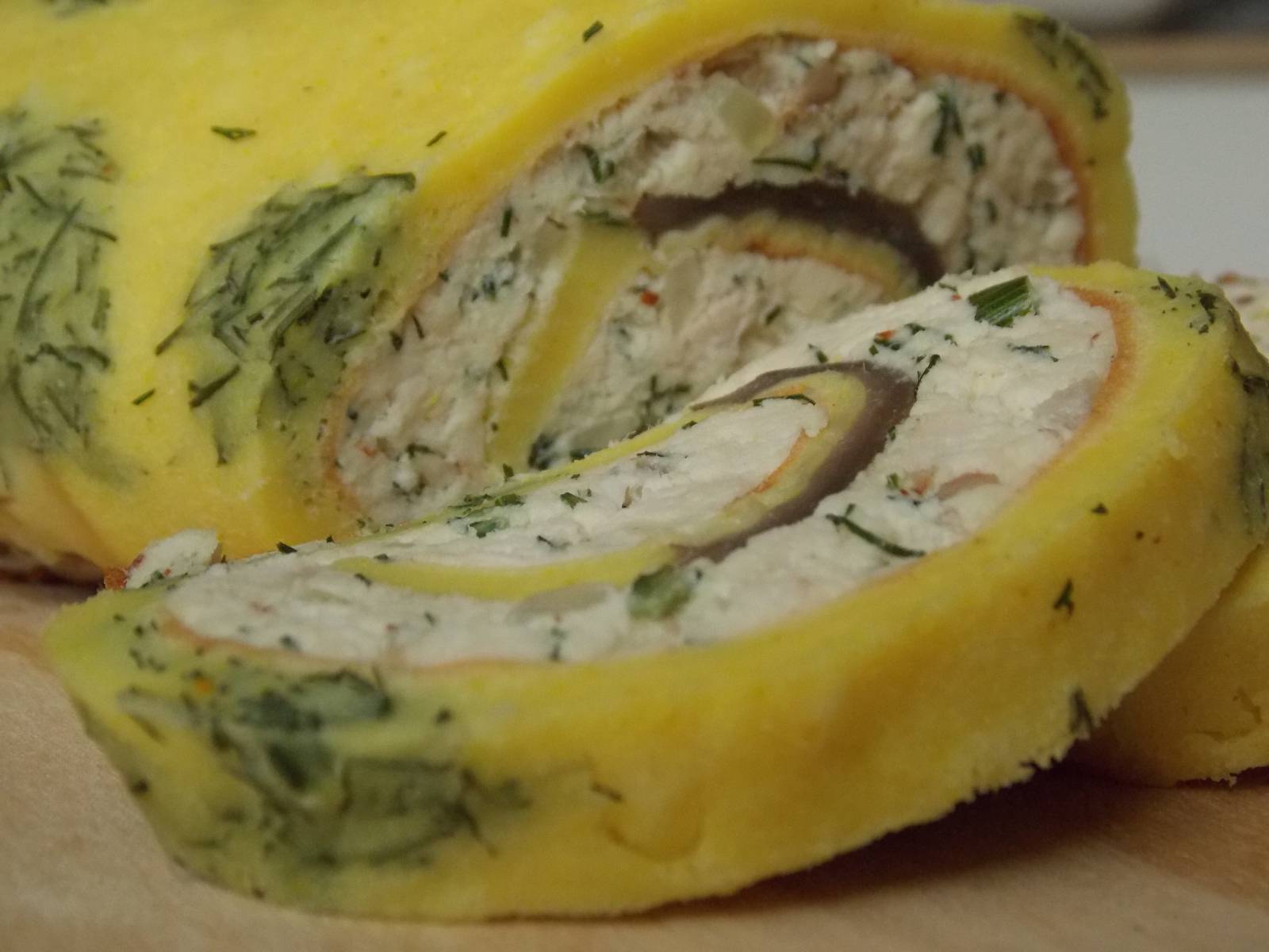 Roll with chicken and mushrooms