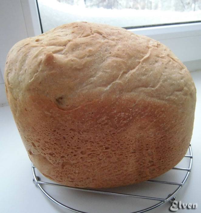 Pane contadino in una macchina per il pane