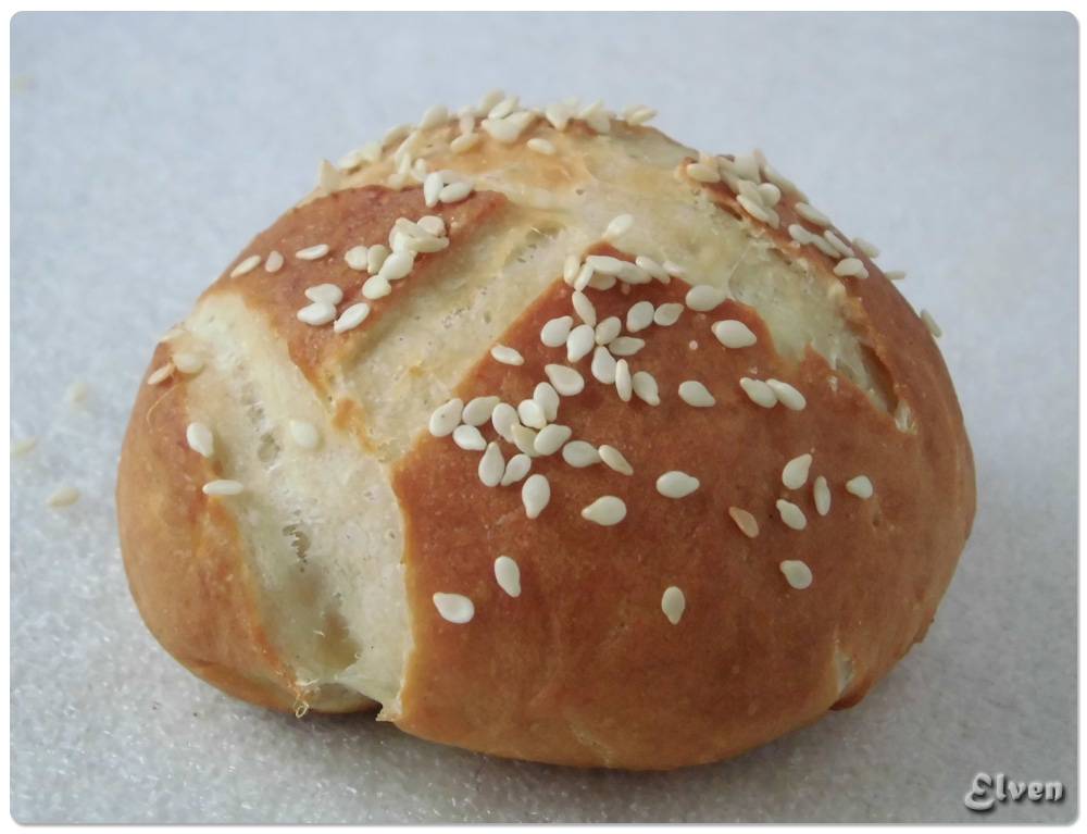 Pretzeli buns