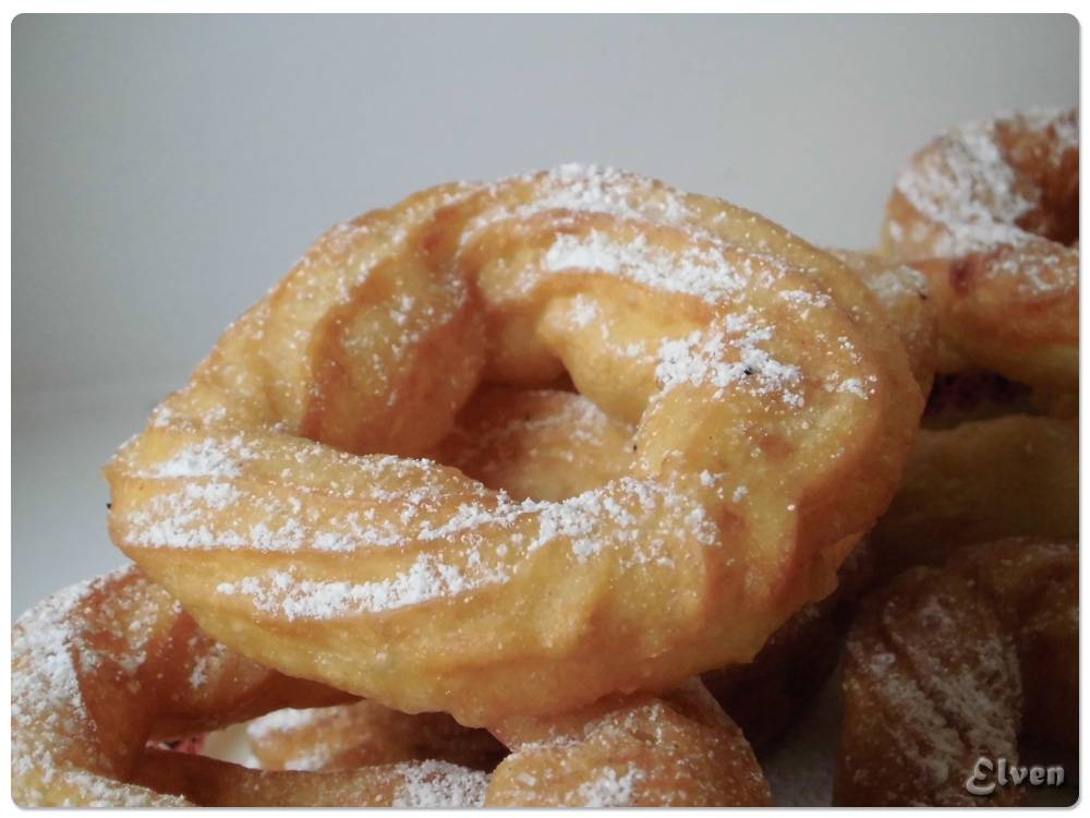 Spritzkuchen - custard rings