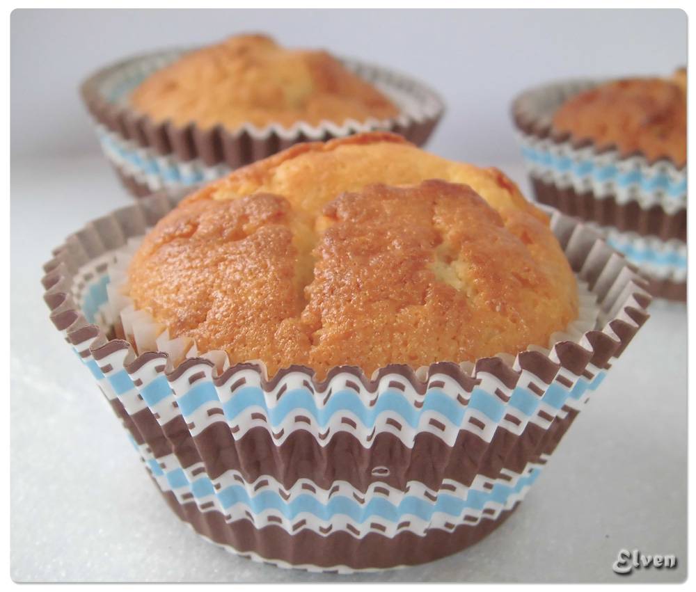 Muffin alla panna acida con ribes nero