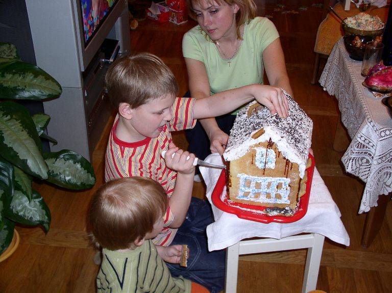 Perníková chaloupka (jak sestavit a vyzdobit)