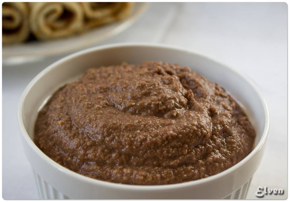 Chocolate-apple spread for pancakes and fritters