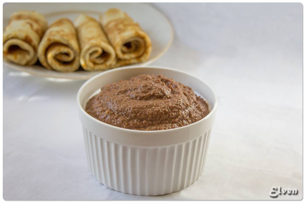 Chocolate-apple spread for pancakes and fritters