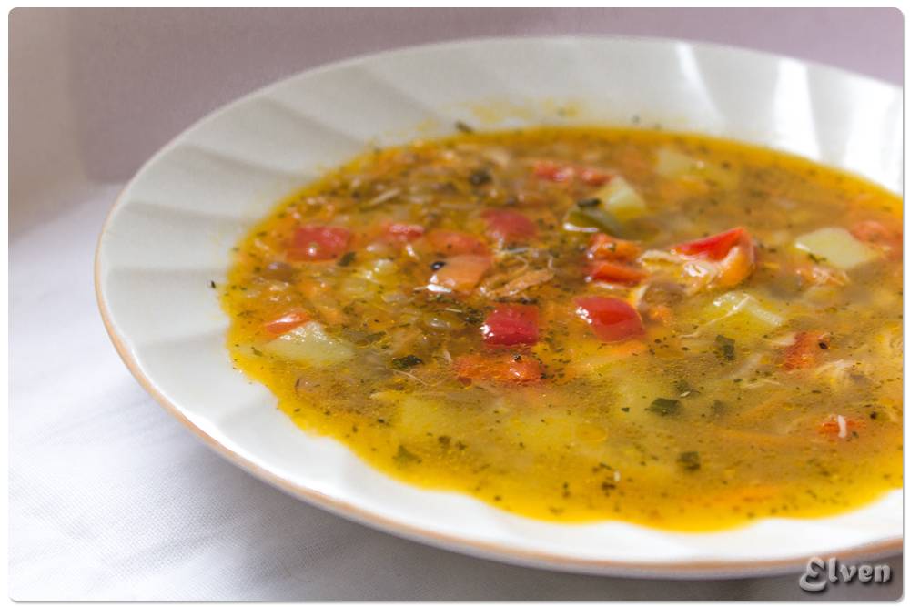 Zuppa di pollo con lenticchie verdi