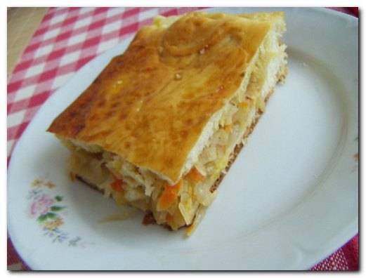 Cabbage pie with sour cream