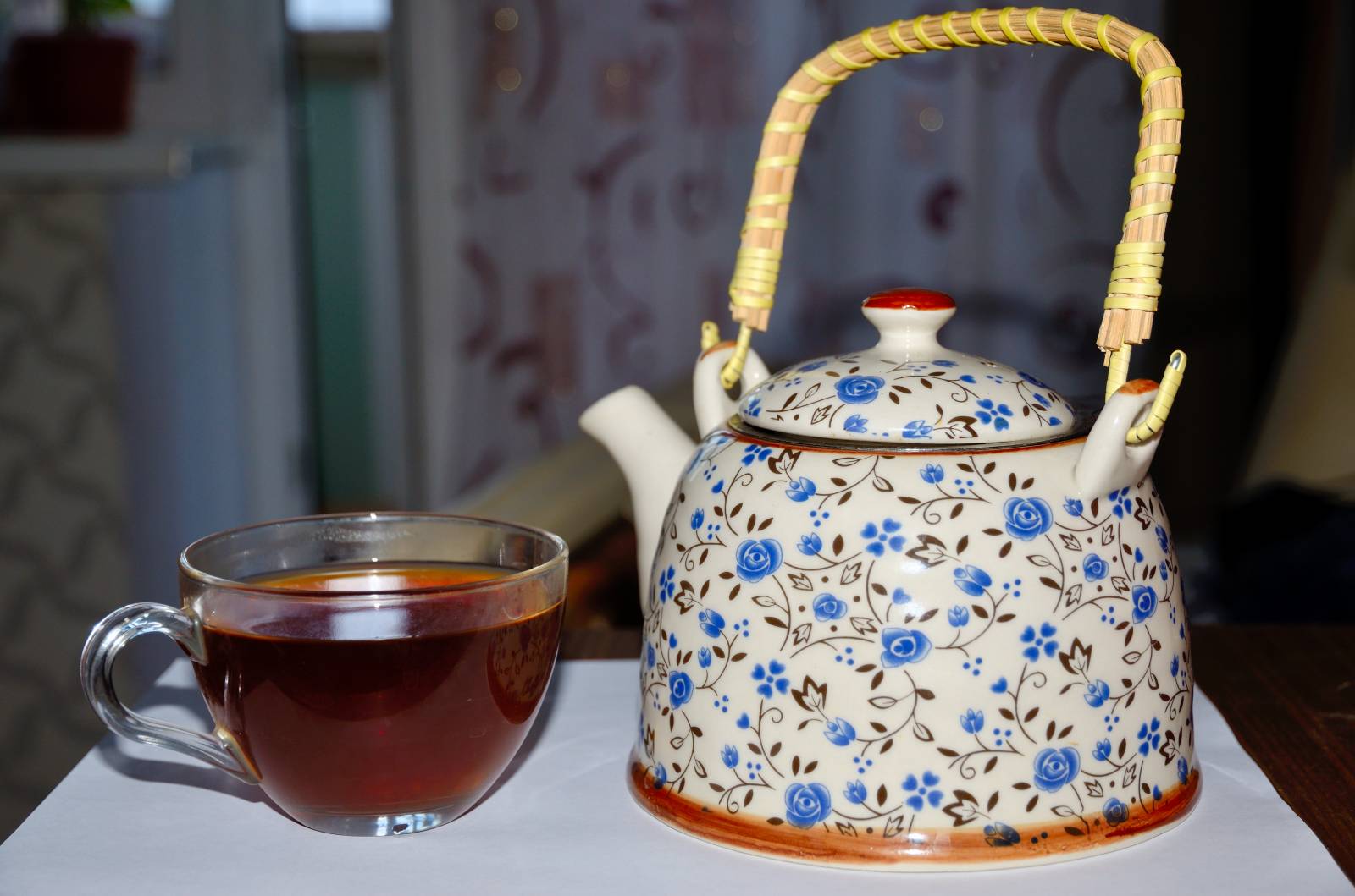 Fermented tea made from leaves of garden and wild plants (master class)