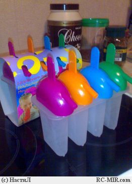 Ice cream molds and spoons