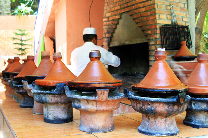 เกือบทุกอย่างเกี่ยวกับ tagine (มันคืออะไรและทำอย่างไร)