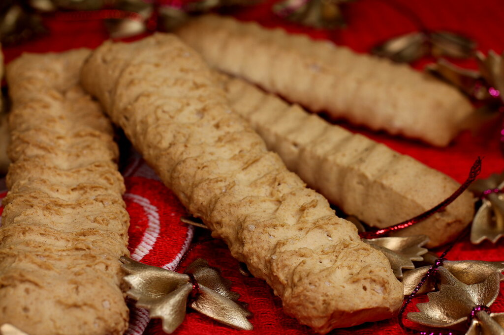 Magra i biscotti attraverso un tritacarne