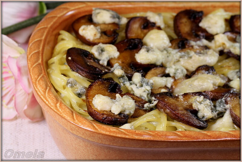 Pasta con queso azul y setas