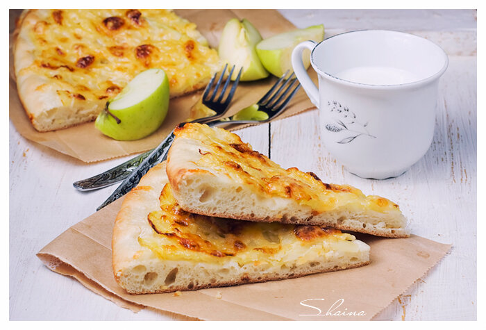 Flatbread กับแอปเปิ้ลและชีส (เครื่องทำพิซซ่า Princess 115000)