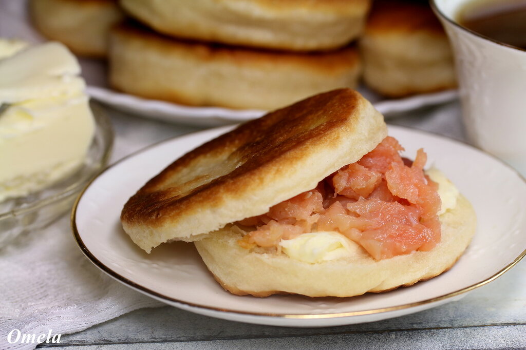 Italian donuts Tigelle (TIGELLE) (pancakes baked in a pan on dough with lard)