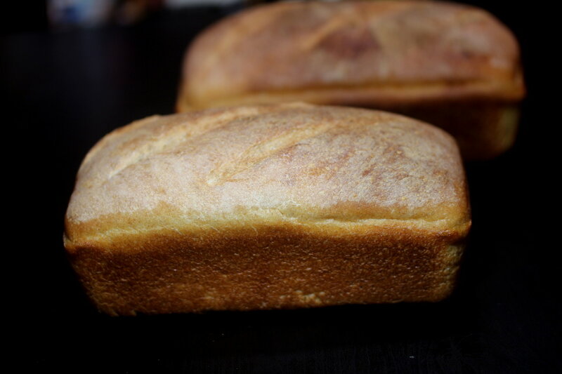 Pane di grano a lievitazione naturale con il vecchio metodo dell'impasto (ricetta base)