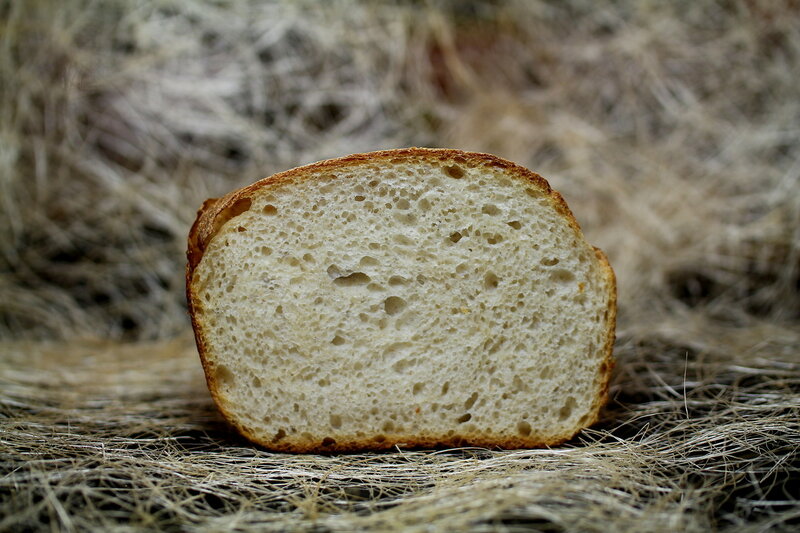 Lactic sourdough wheat bread using the old dough method (basic recipe)