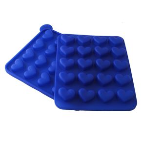 Chuẩn bị thịt viên và không chỉ trong khuôn đá silicone